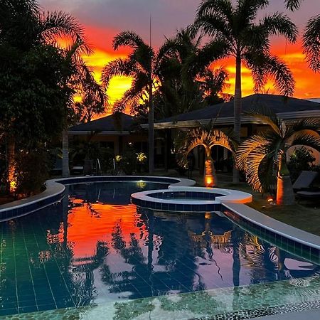 Alona Royal Palm Resort Panglao Exterior foto